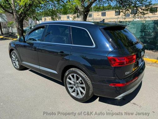 Ink Blue Metallic 2017 Audi Q7 2.0T Premium