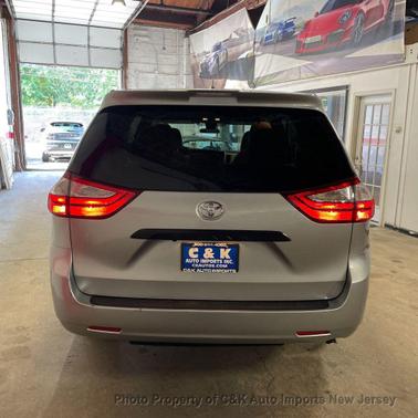 2019 Toyota Sienna SE