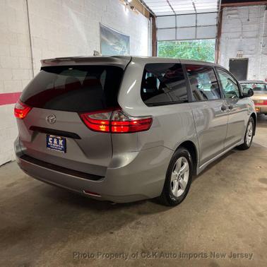 2019 Toyota Sienna SE