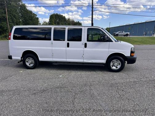 Summit White 2022 Chevrolet Express 3500 RWD 3500 Extended Wheelbase LS