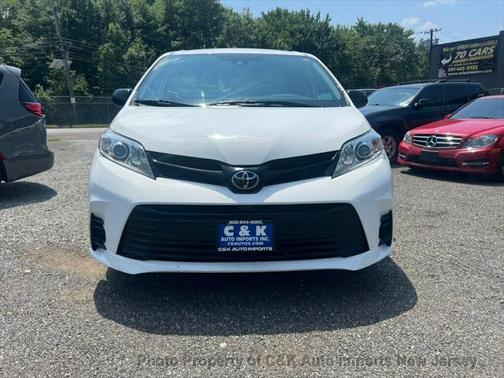 2020 Toyota Sienna SE