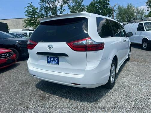 2020 Toyota Sienna SE