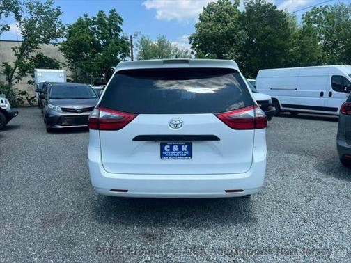 2020 Toyota Sienna SE