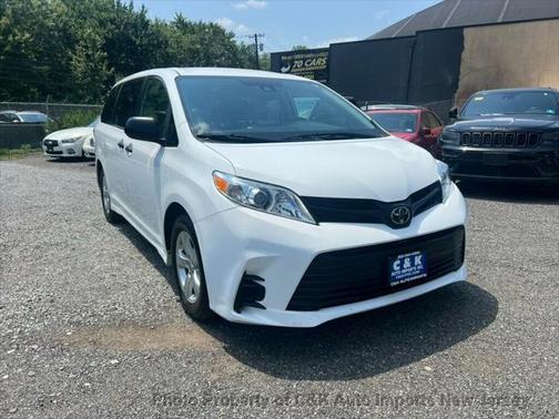 2020 Toyota Sienna SE
