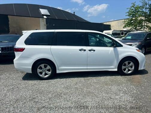 2020 Toyota Sienna SE