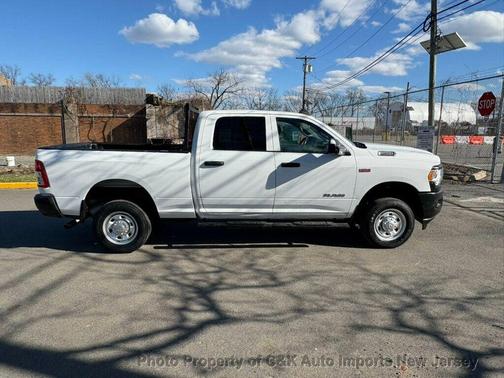 2022 RAM 2500 Tradesman Crew Cab 4x4 6'4' Box
