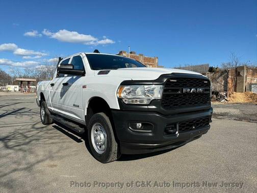 2022 RAM 2500 Tradesman Crew Cab 4x4 6'4' Box