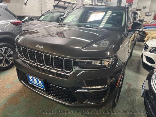 Rocky Mountain Pearlcoat 2023 Jeep Grand Cherokee Limited