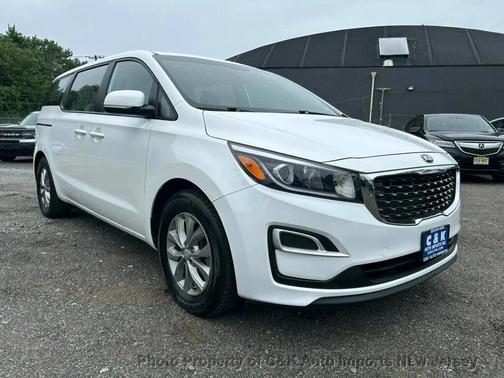 Snow White Pearl 2019 Kia Sedona L