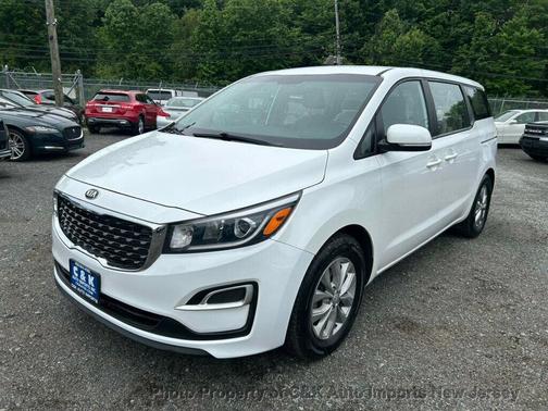 Snow White Pearl 2019 Kia Sedona L