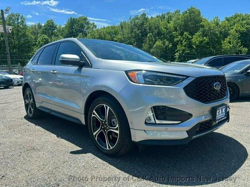 Iconic Silver Metallic 2023 Ford Edge ST