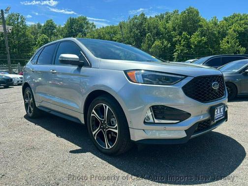 Iconic Silver Metallic 2023 Ford Edge ST