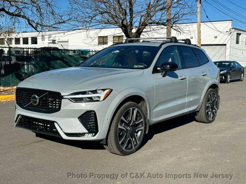 2025 Volvo XC60 B5 Ultra