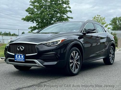 2017 INFINITI QX30 Luxury