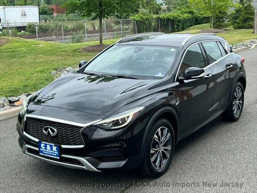 2017 INFINITI QX30 Luxury