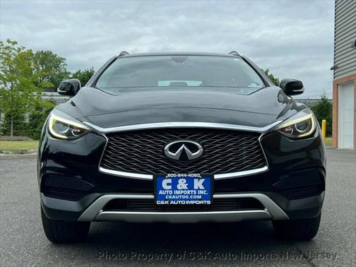 2017 INFINITI QX30 Luxury