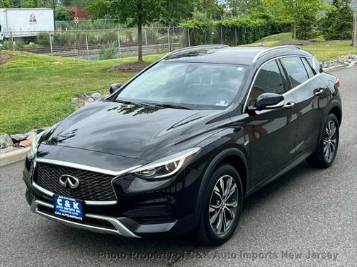 2017 INFINITI QX30 Luxury