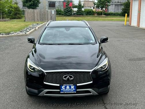 2017 INFINITI QX30 Luxury
