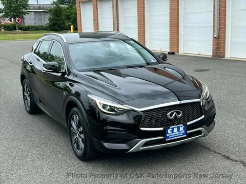 2017 INFINITI QX30 Luxury