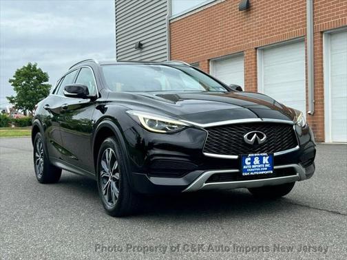 2017 INFINITI QX30 Luxury