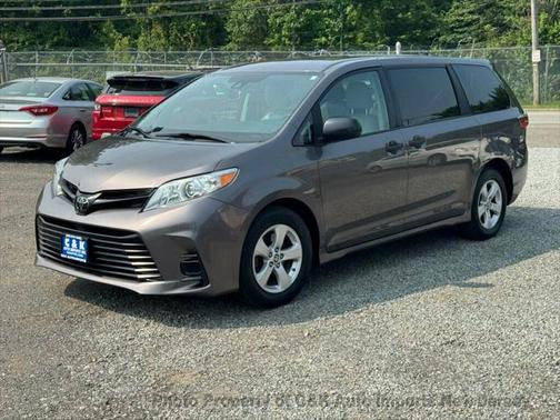 2020 Toyota Sienna SE