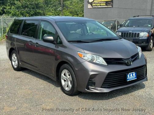 2020 Toyota Sienna SE
