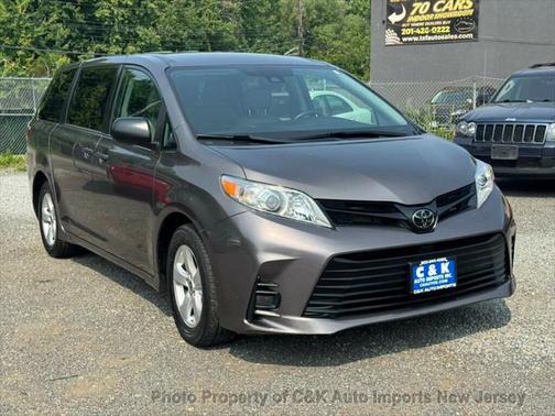 2020 Toyota Sienna SE