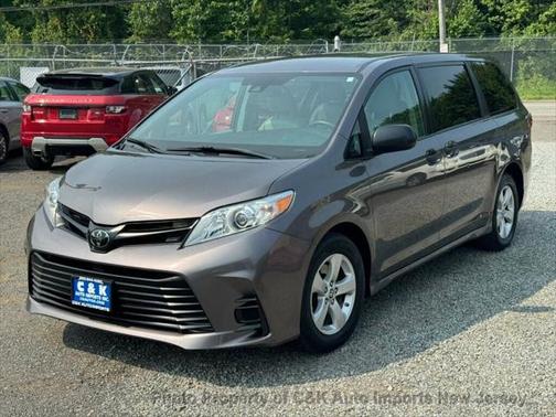 2020 Toyota Sienna SE