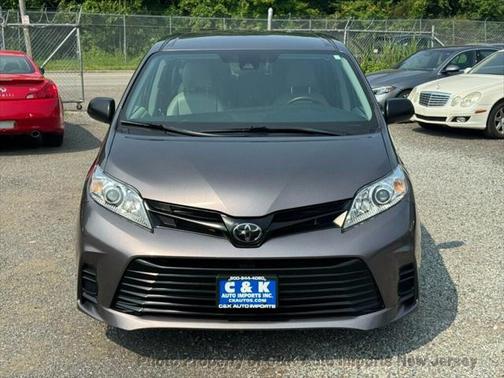 2020 Toyota Sienna SE
