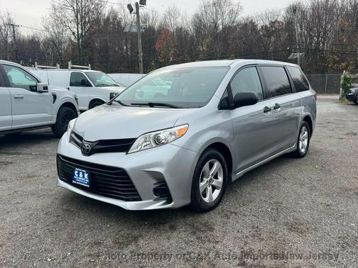 2020 Toyota Sienna SE