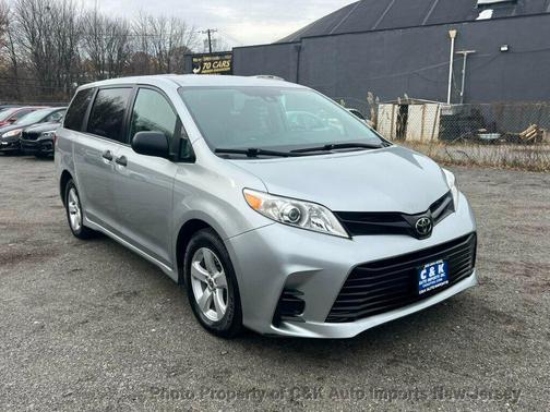 2020 Toyota Sienna SE