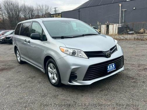 2020 Toyota Sienna SE