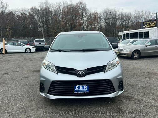 2020 Toyota Sienna SE