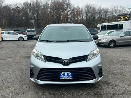 2020 Toyota Sienna SE