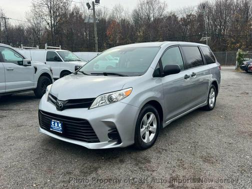 2020 Toyota Sienna SE