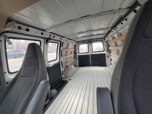 2025 GMC Savana 2500 Work Van