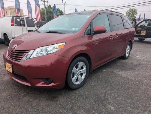 2015 Toyota Sienna LE
