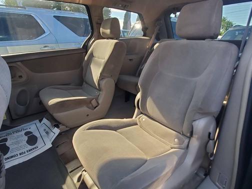 2004 Toyota Sienna LE