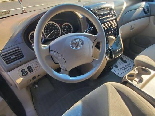 2004 Toyota Sienna LE
