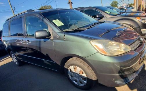2004 Toyota Sienna LE