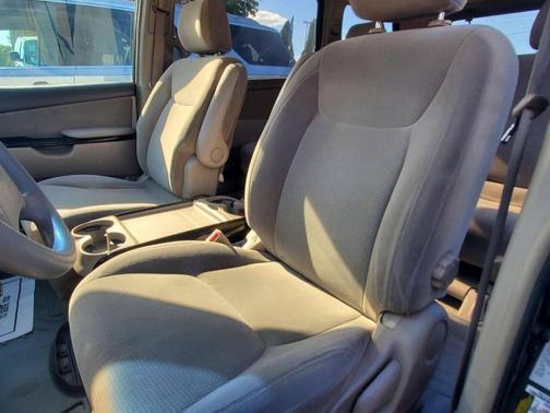 2004 Toyota Sienna LE