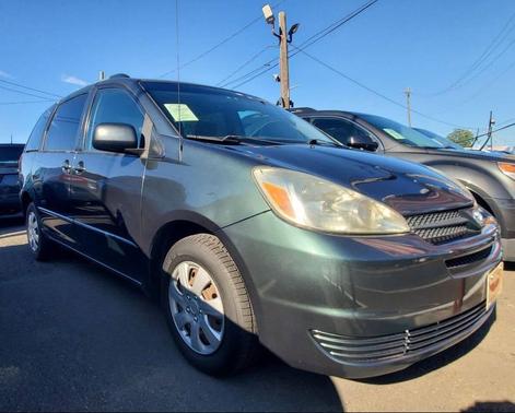 2004 Toyota Sienna LE