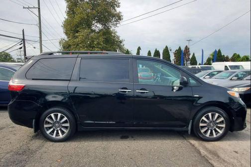 2018 Toyota Sienna XLE Premium