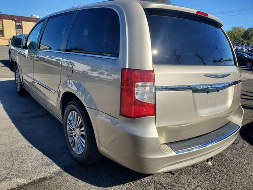 2014 Chrysler Town & Country Touring-L