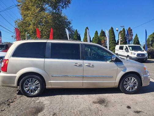 2014 Chrysler Town & Country Touring-L