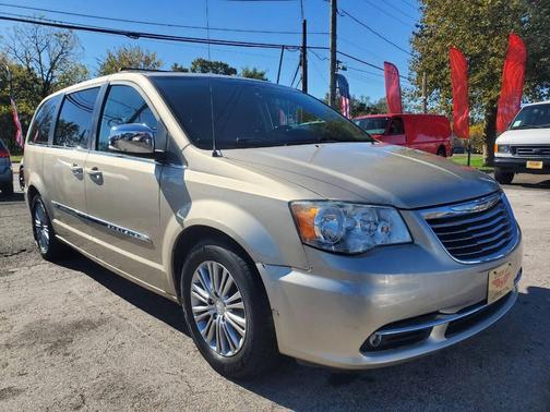 2014 Chrysler Town & Country Touring-L