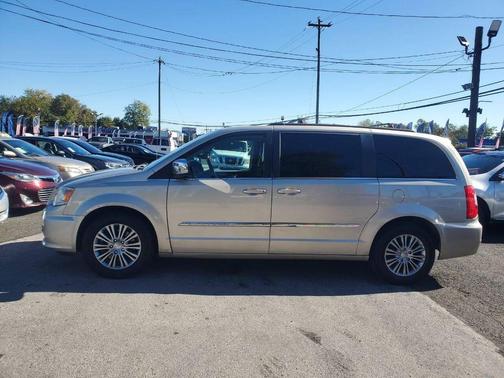 2014 Chrysler Town & Country Touring-L