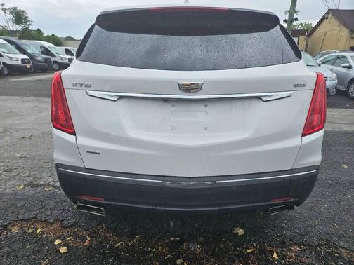 White 2017 Cadillac XT5 Luxury