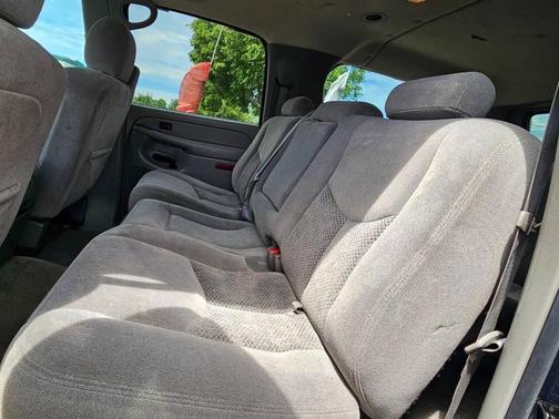 Dark Blue Metallic 2005 Chevrolet Suburban 1500 LT