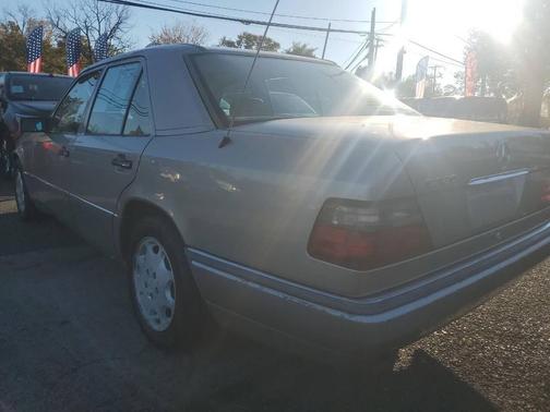 1995 Mercedes-Benz E-Class E 320 4dr Sedan